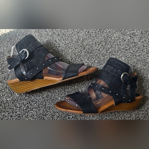 Miz Mooz Black Leather Farley Buckle Demi Wedge Sandal Womens Size 38 (US 7.5-8) - Picture 1 of 12